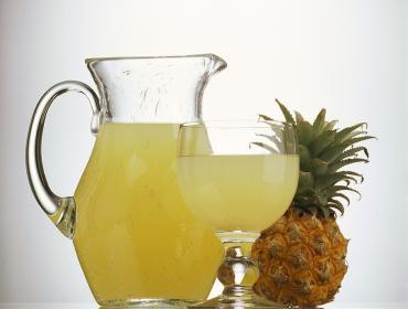 00123178-Pineapple-Juice-in-a-Glass-and-Pitcher-Pineapple.jpg
